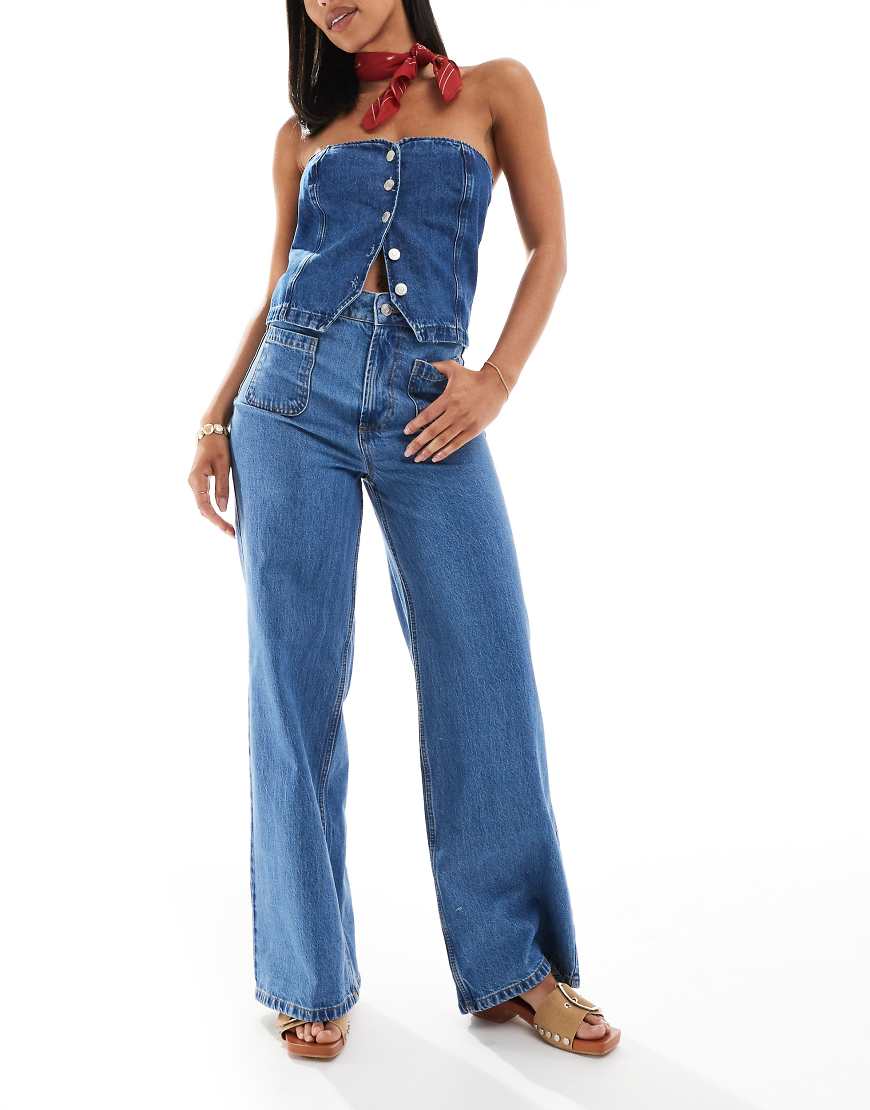 ASOS DESIGN - Schlichte Jeans in Mittelblau mit weitem Schnitt und Vordertaschen ASOS DESIGN - Schlichte Jeans in Mittelblau mit weitem Schnitt und Vordertaschen von ASOS DESIGN