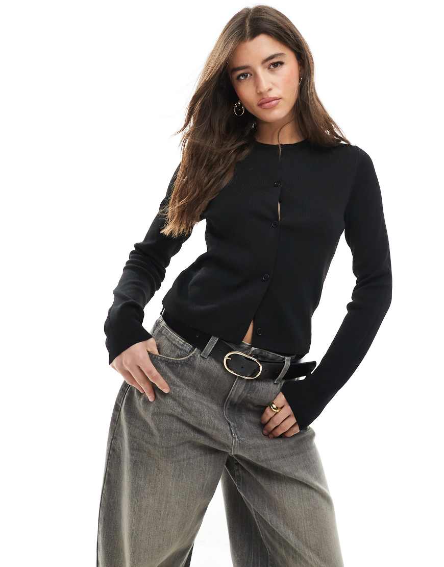 ASOS DESIGN - Schlichte Strickjacke aus kompaktem Strick in Schwarz mit Rundhalsausschnitt und Knopfleiste von ASOS DESIGN