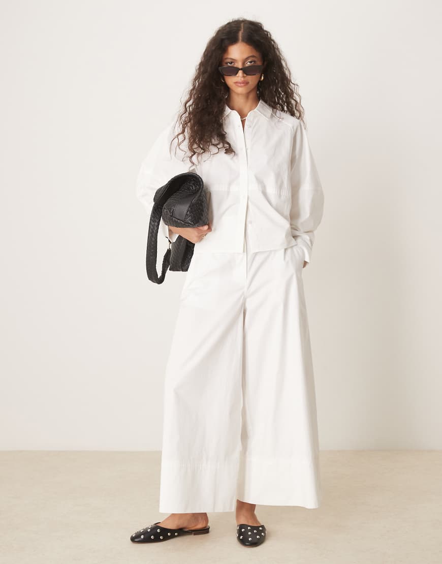ASOS DESIGN - Schlichter Hosenrock in Weiß mit weitem Bein, Kombiteil ASOS DESIGN - Schlichter Hosenrock in Weiß mit weitem Bein, Kombiteil von ASOS DESIGN