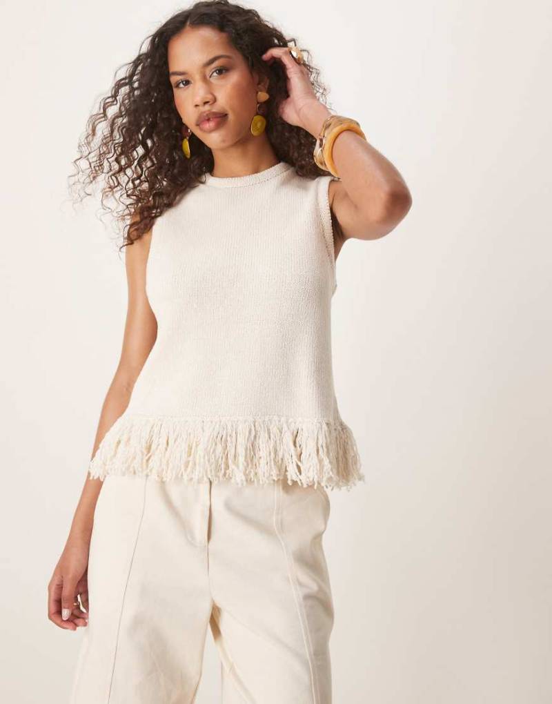 ASOS DESIGN - Schlichtes Strick-Tanktop in Cremeweiß mit Fransen von ASOS DESIGN