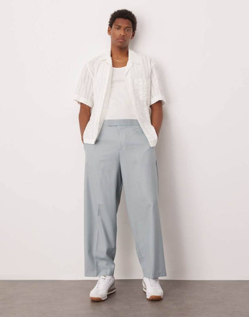 ASOS DESIGN - Schlupf-Anzughose mit Ballon-Leg-Beinschnitt in Hellblau von ASOS DESIGN