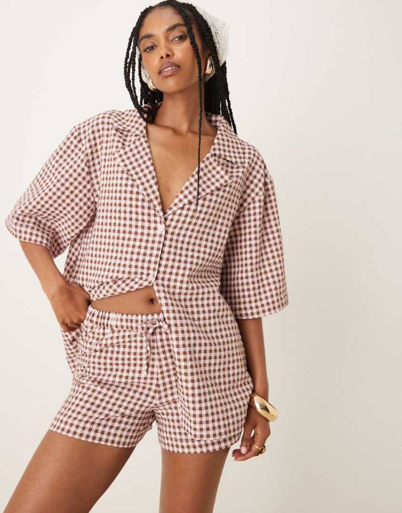 ASOS DESIGN - Schlupf-Shorts mit rosa Vichy-Karo-Bunt von ASOS DESIGN
