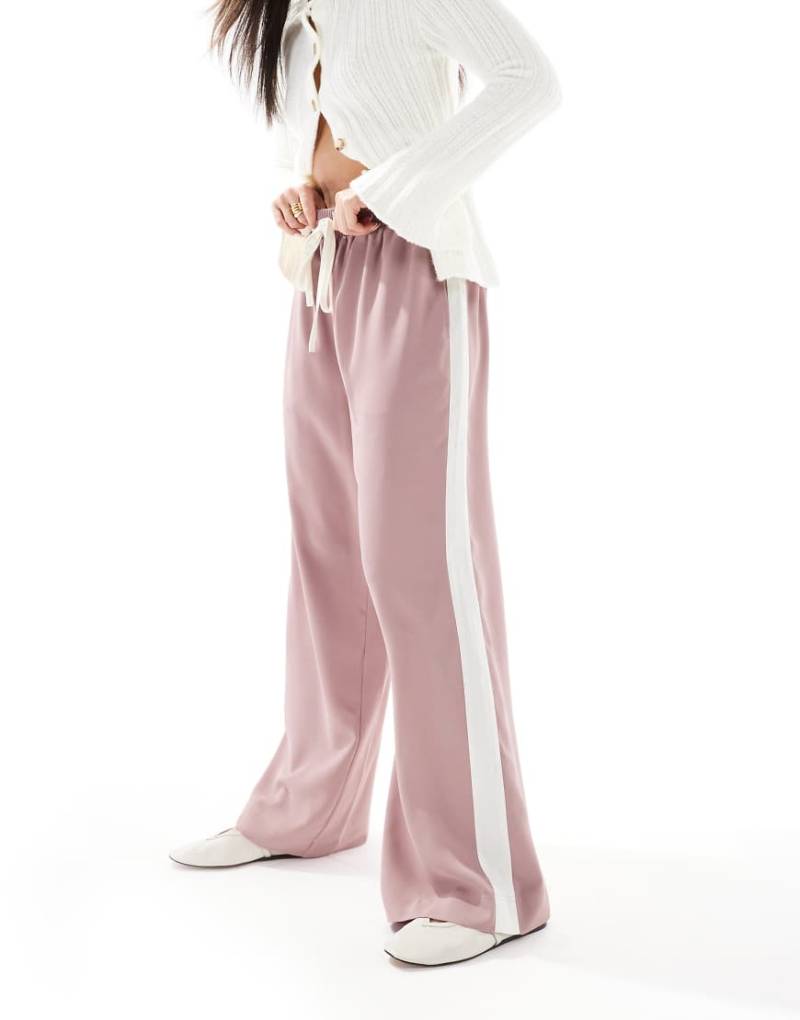 ASOS DESIGN - Schlupfhose in Rosa mit Kontrastbahn von ASOS DESIGN