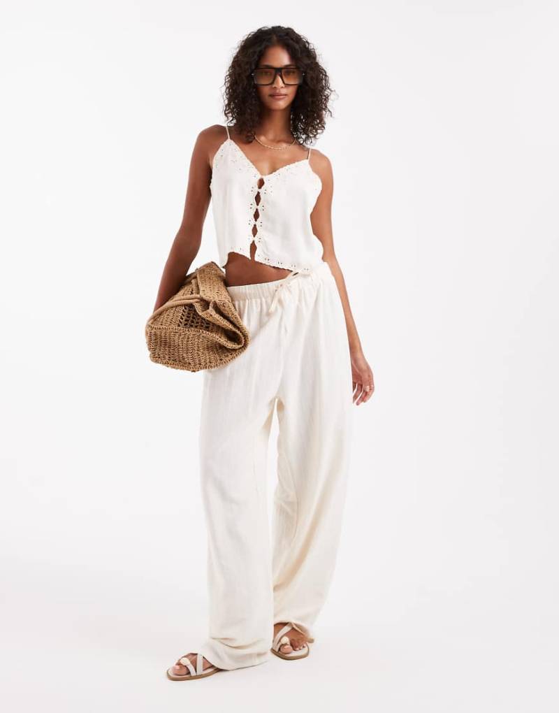 ASOS DESIGN - Schlupfhose mit Knitterstruktur in Steinbeige-Neutral ASOS DESIGN - Schlupfhose mit Knitterstruktur in Steinbeige-Neutral von ASOS DESIGN