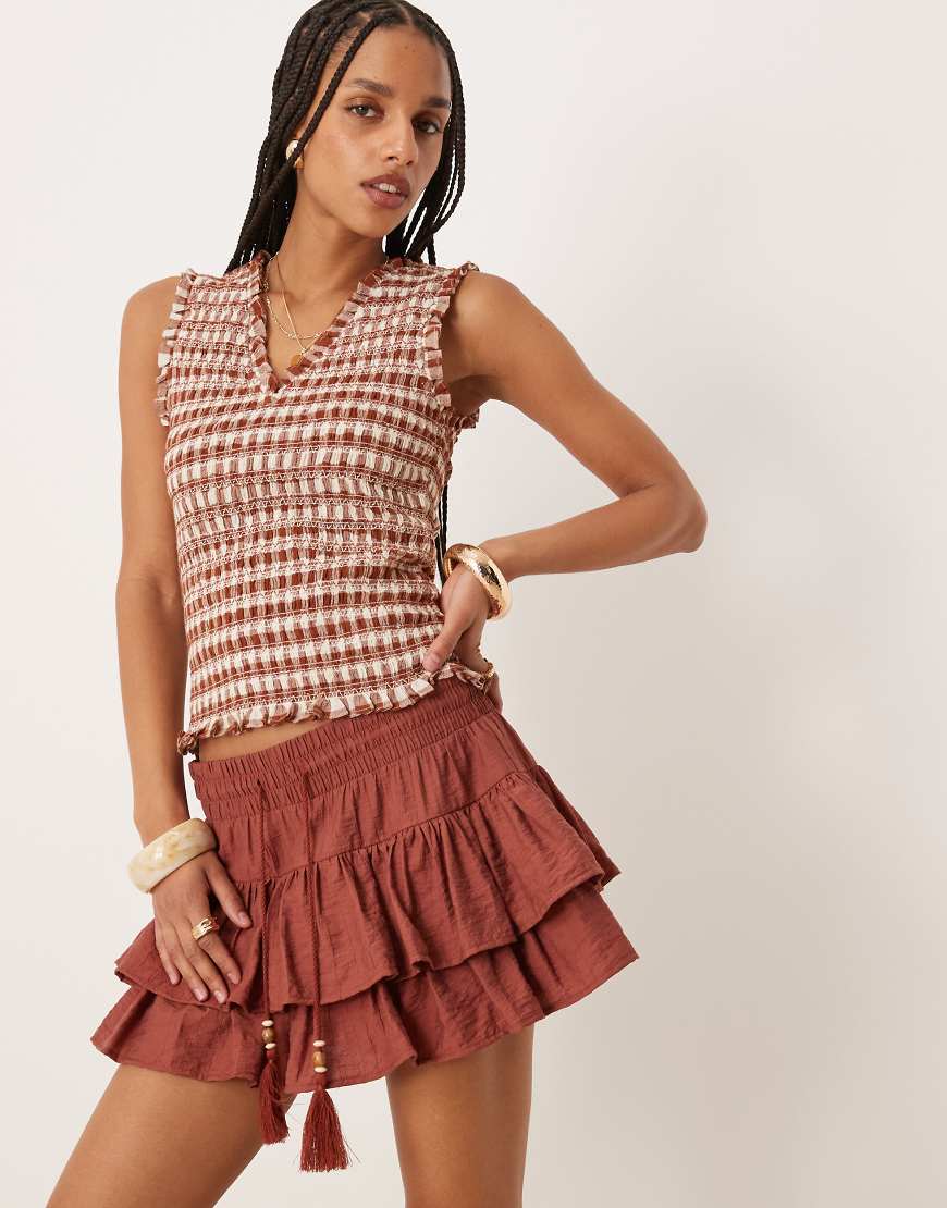 ASOS DESIGN - Schlupfshorts in Rost mit Rüschenverzierung-Braun von ASOS DESIGN