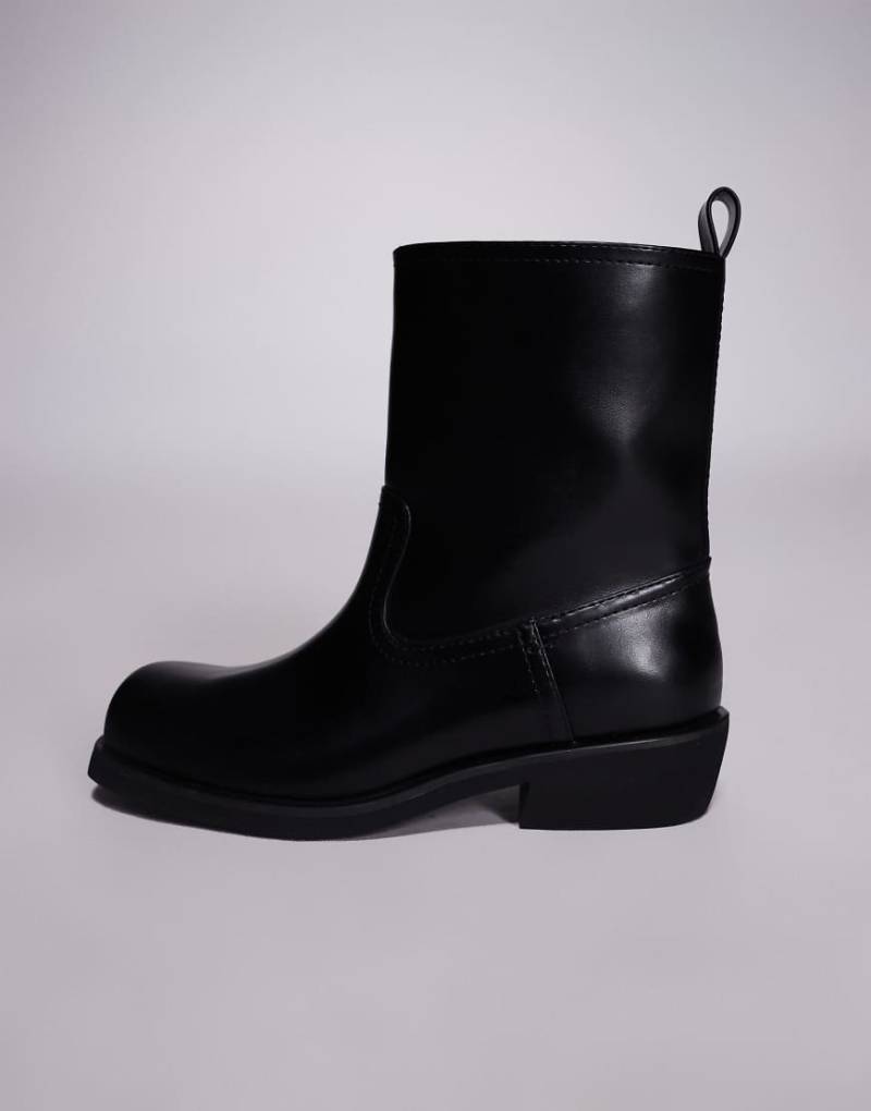 ASOS DESIGN - Schlupfstiefel in Schwarz mit Kontrastkanten von ASOS DESIGN