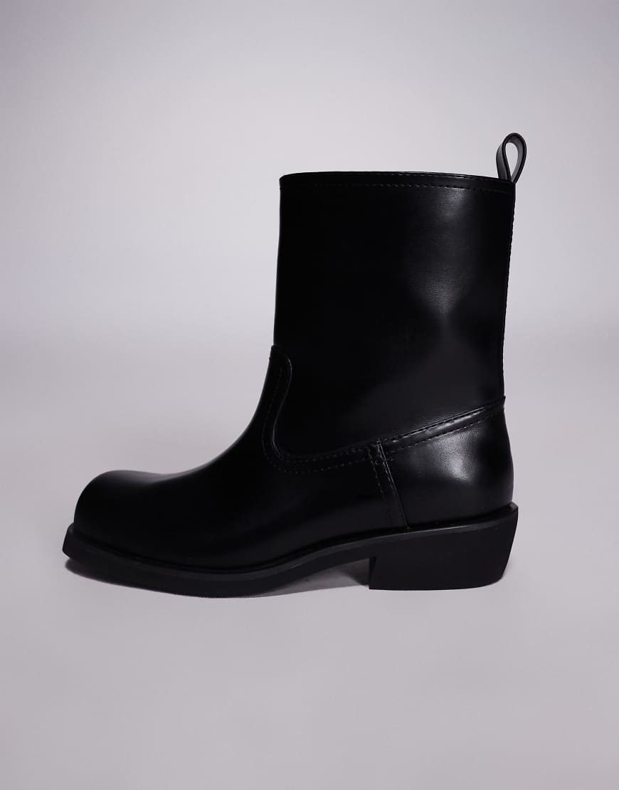ASOS DESIGN - Schlupfstiefel in Schwarz mit Kontrastkanten von ASOS DESIGN