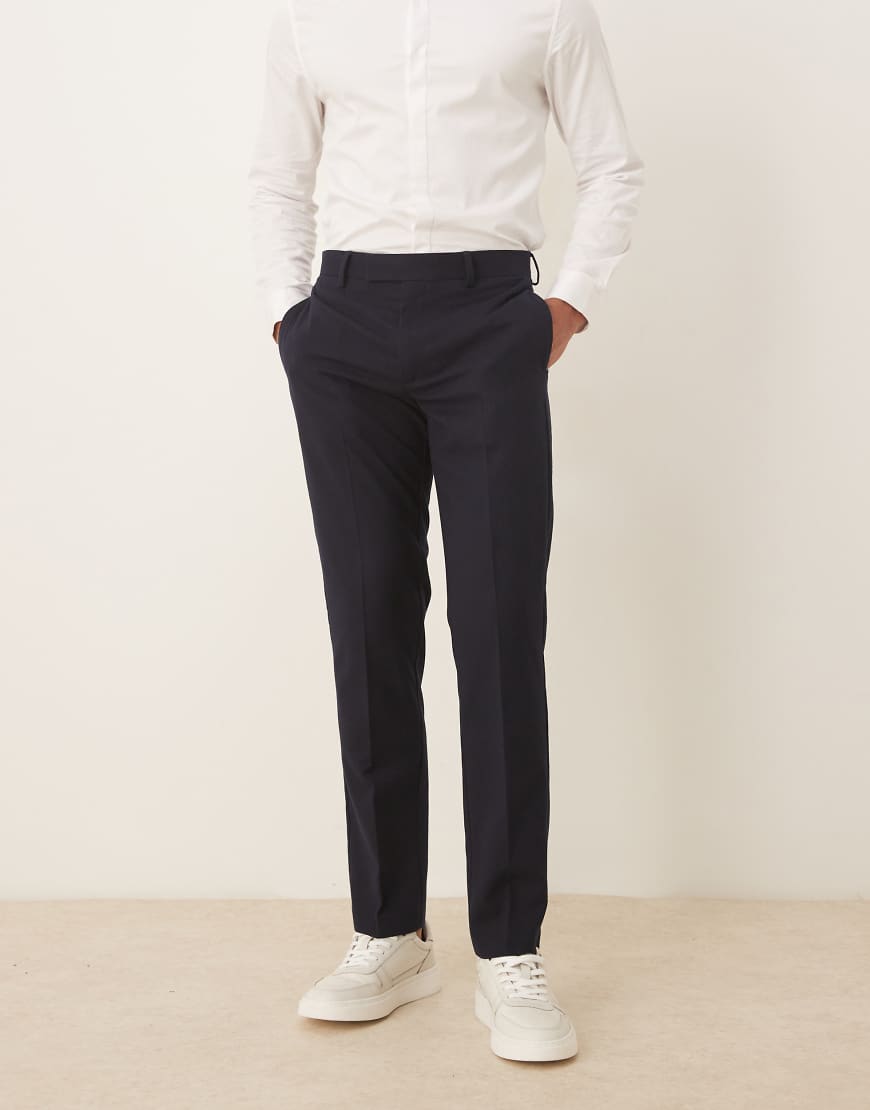 ASOS DESIGN - Schmal geschnittene Anzughose aus Flannel in Marineblau ASOS DESIGN - Schmal geschnittene Anzughose aus Flannel in Marineblau von ASOS DESIGN