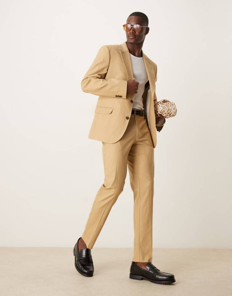 ASOS DESIGN - Schmal geschnittene Anzughose aus Leinenmix in Beige-Neutral von ASOS DESIGN