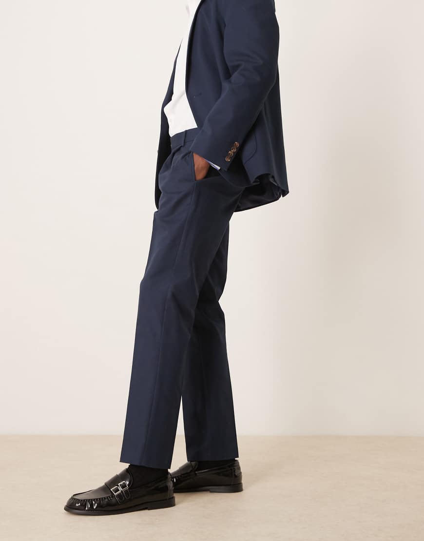 ASOS DESIGN - Schmal geschnittene Anzughose aus weicher Baumwolle in Marineblau ASOS DESIGN - Schmal geschnittene Anzughose aus weicher Baumwolle in Marineblau von ASOS DESIGN