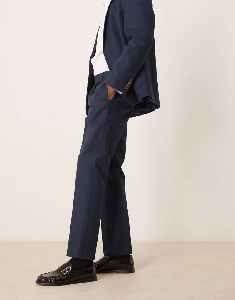 ASOS DESIGN - Schmal geschnittene Anzughose aus weicher Baumwolle in Marineblau von ASOS DESIGN
