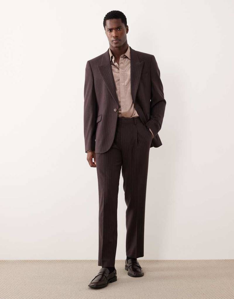 ASOS DESIGN - Schmal geschnittene Anzughose in Braun mit Metallic-Nadelstreifen-Brown von ASOS DESIGN