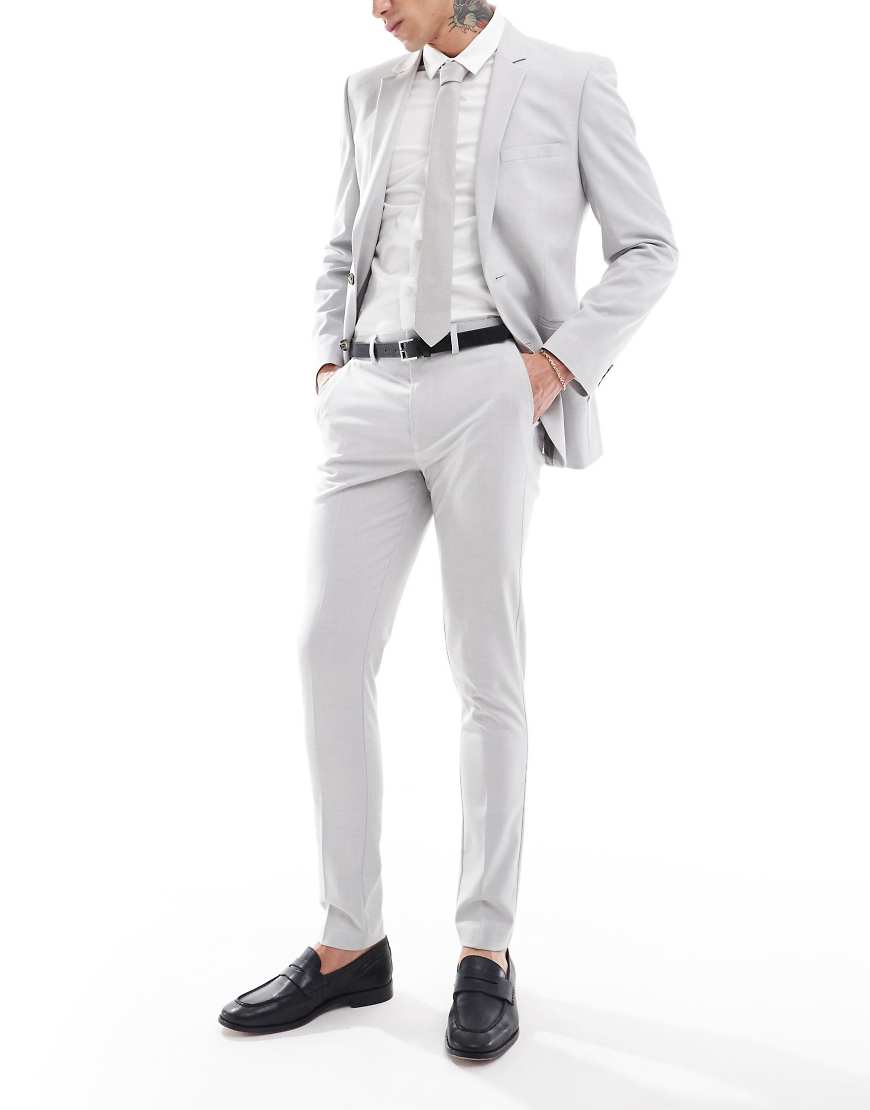 ASOS DESIGN - Schmal geschnittene Anzughose in Eisgrau ASOS DESIGN - Schmal geschnittene Anzughose in Eisgrau von ASOS DESIGN