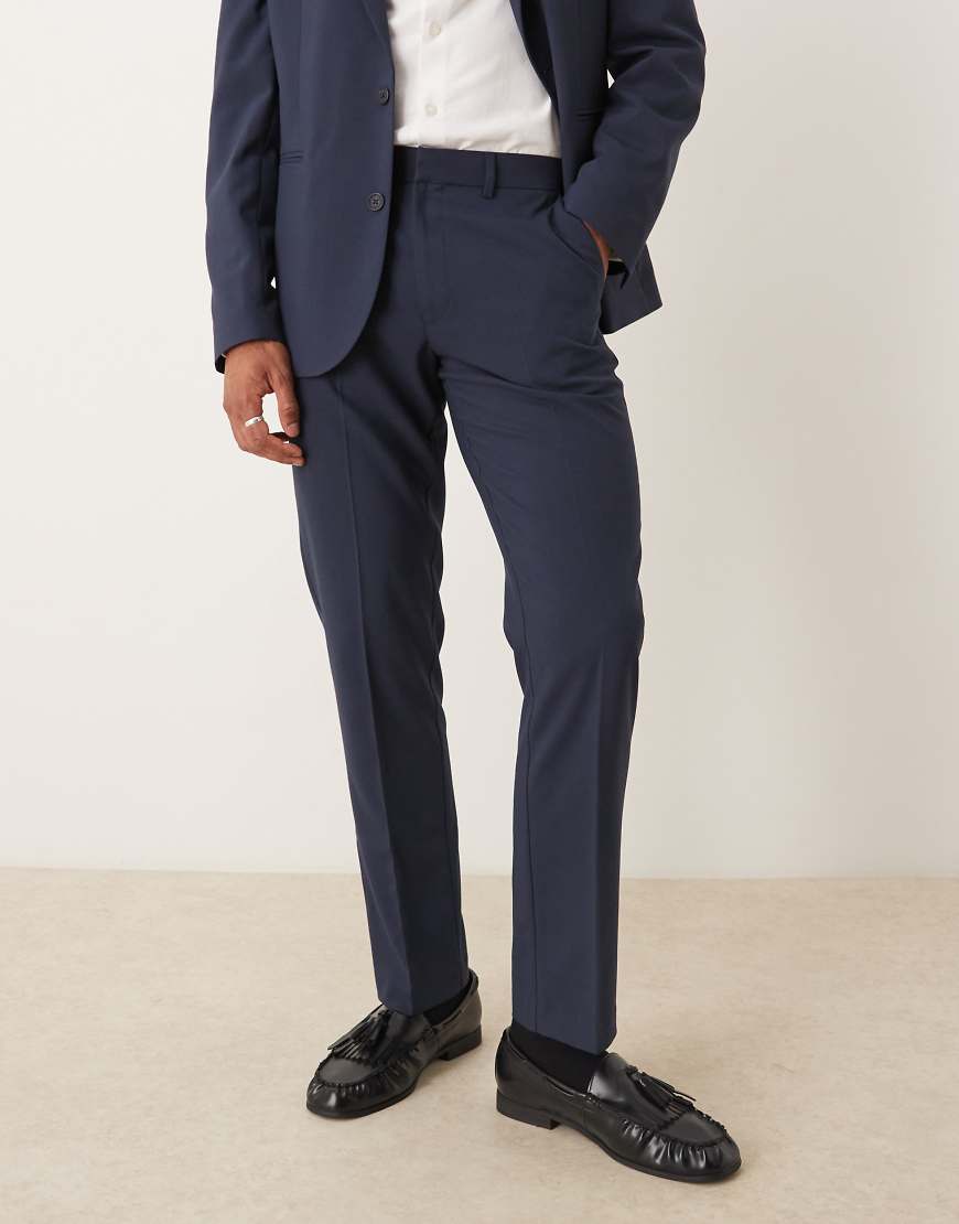 ASOS DESIGN - Schmal geschnittene Anzughose in Marineblau ASOS DESIGN - Schmal geschnittene Anzughose in Marineblau von ASOS DESIGN