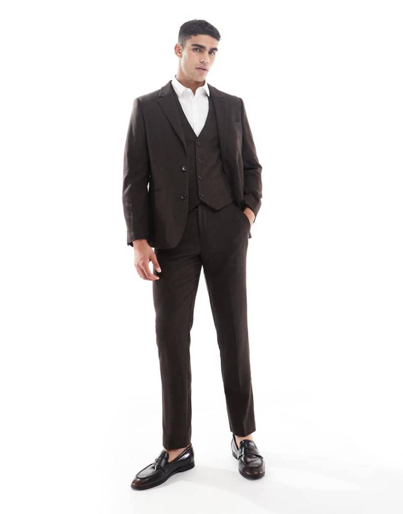 ASOS DESIGN - Schmal geschnittene Anzughose mit hohem Wollanteil in Braun mit Fischgrätmuster von ASOS DESIGN