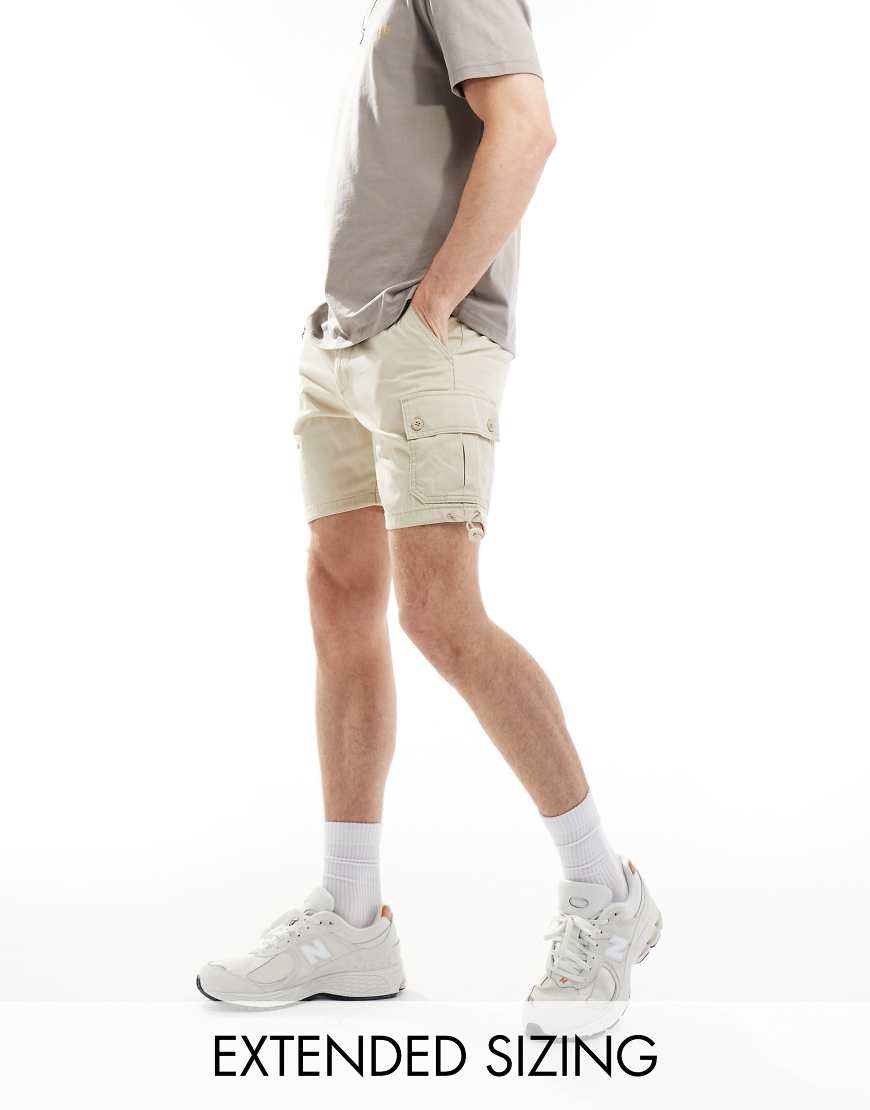 ASOS DESIGN - Schmal geschnittene Cargo-Shorts in Beige-Neutral ASOS DESIGN - Schmal geschnittene Cargo-Shorts in Beige-Neutral von ASOS DESIGN