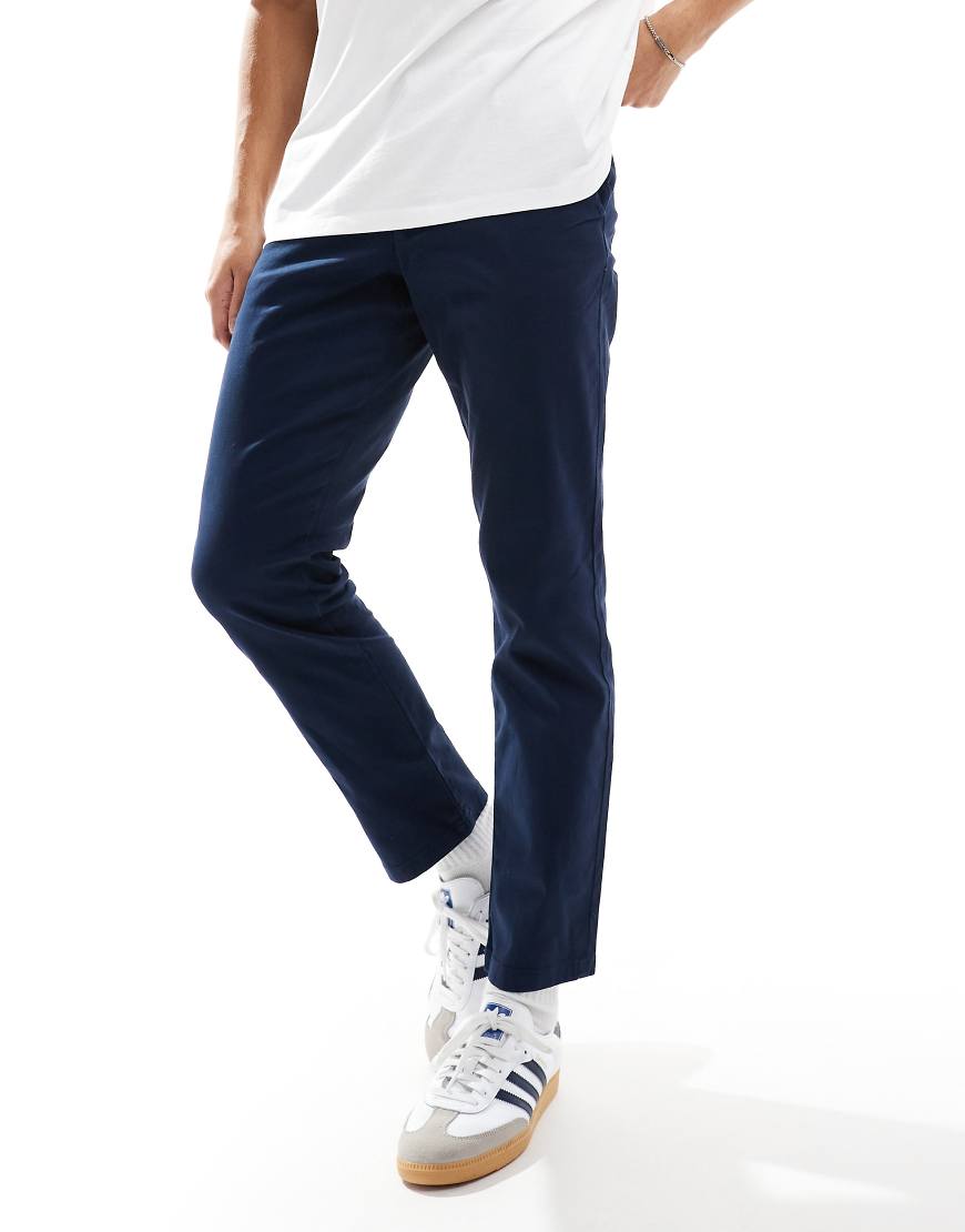 ASOS DESIGN - Schmal geschnittene Chinohose in Marineblau von ASOS DESIGN