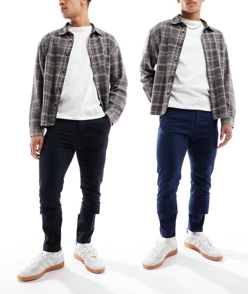 ASOS DESIGN - Schmal geschnittene Chinos im 2er-Set in Schwarz und Marineblau-Bunt von ASOS DESIGN