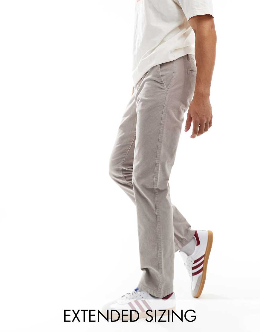 ASOS DESIGN - Schmal geschnittene Cordhose in Grau von ASOS DESIGN