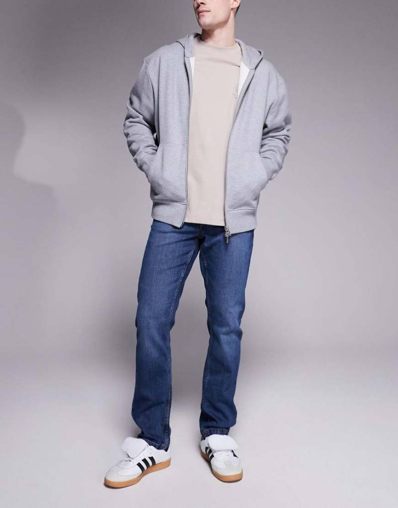 ASOS DESIGN - Schmal geschnittene Jeans in dunkelblauer Waschung von ASOS DESIGN