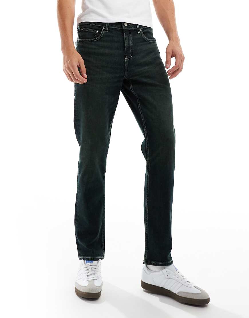ASOS DESIGN - Schmal geschnittene Jeans in verwaschenem Schwarz mit grünem Farbstich ASOS DESIGN - Schmal geschnittene Jeans in verwaschenem Schwarz mit grünem Farbstich von ASOS DESIGN
