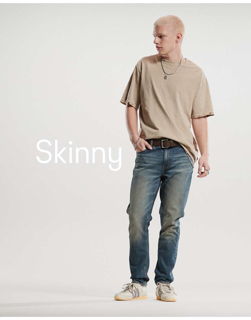 ASOS DESIGN - Schmal geschnittene Jeans in verwaschener dunkelblauer Tönung ASOS DESIGN - Schmal geschnittene Jeans in verwaschener dunkelblauer Tönung von ASOS DESIGN