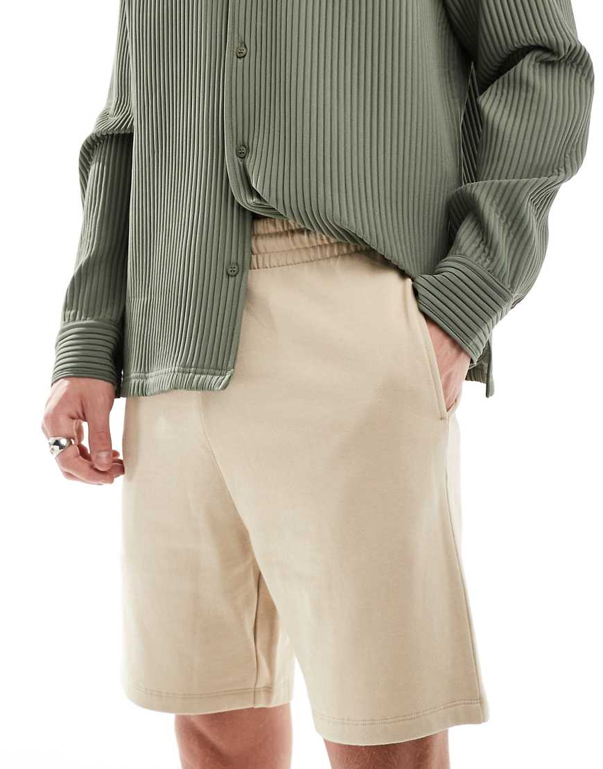 ASOS DESIGN - Schmal geschnittene Shorts in Beige-Neutral ASOS DESIGN - Schmal geschnittene Shorts in Beige-Neutral von ASOS DESIGN
