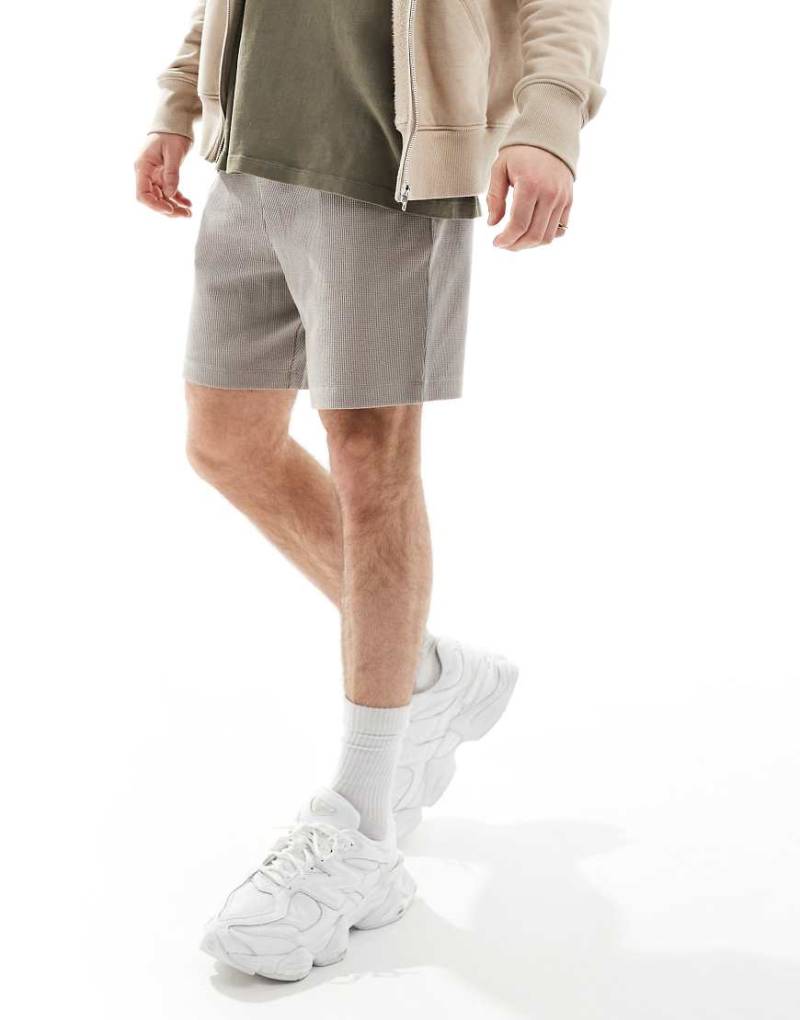 ASOS DESIGN - Schmal geschnittene Shorts in Hellbraun mit Waffelstruktur-Grün von ASOS DESIGN