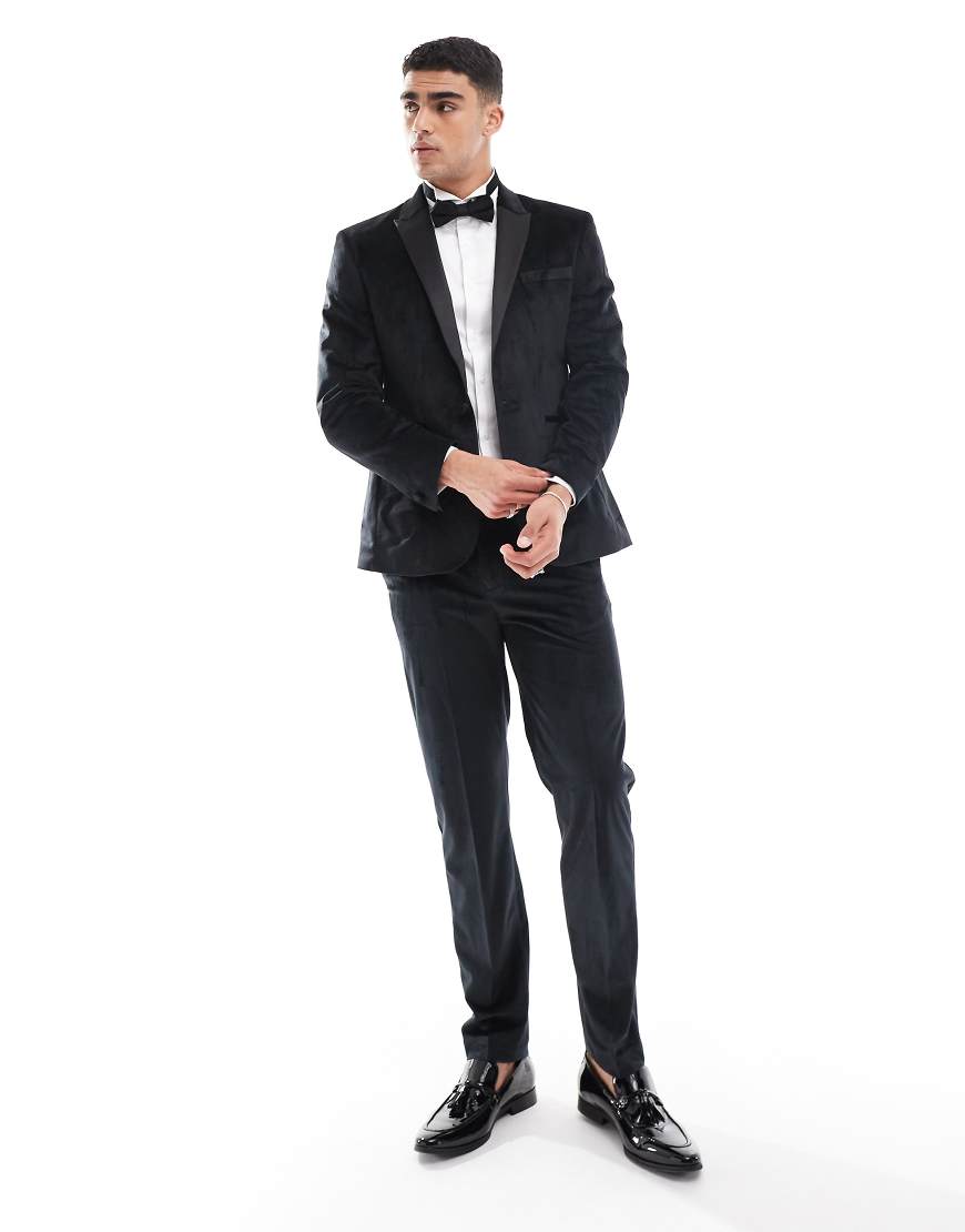 ASOS DESIGN - Schmal geschnittene Smoking-Anzughose aus Samt in Schwarz von ASOS DESIGN