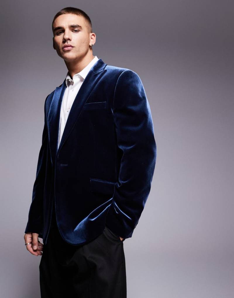 ASOS DESIGN - Schmal geschnittener Blazer in Marineblau von ASOS DESIGN