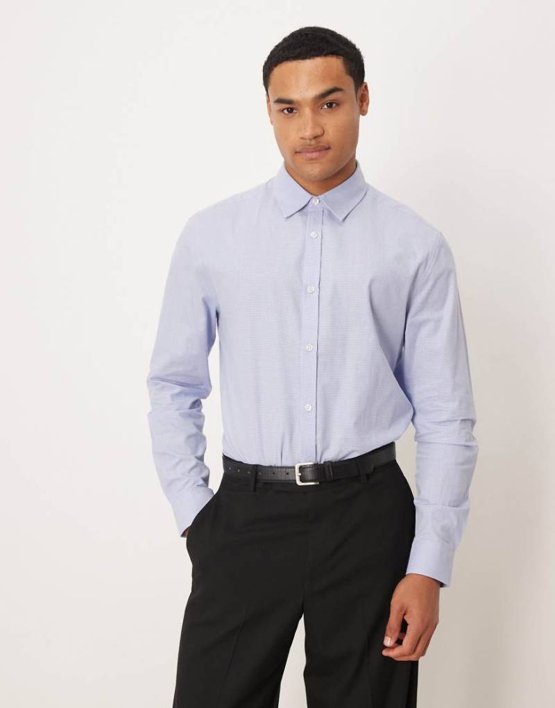 ASOS DESIGN - Schmal geschnittenes, elegantes Hemd in Blau ASOS DESIGN - Schmal geschnittenes, elegantes Hemd in Blau von ASOS DESIGN