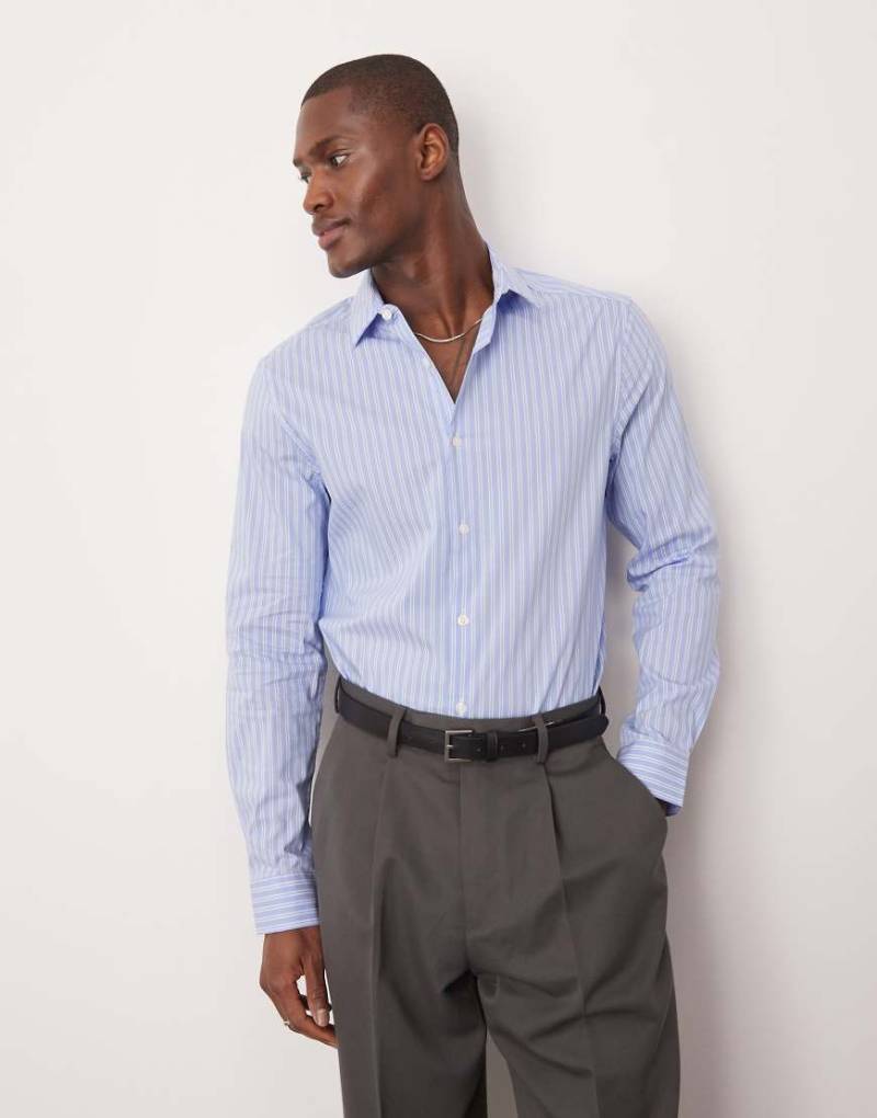 ASOS DESIGN - Schmal geschnittenes Business-Hemd in Hellblau gestreift von ASOS DESIGN