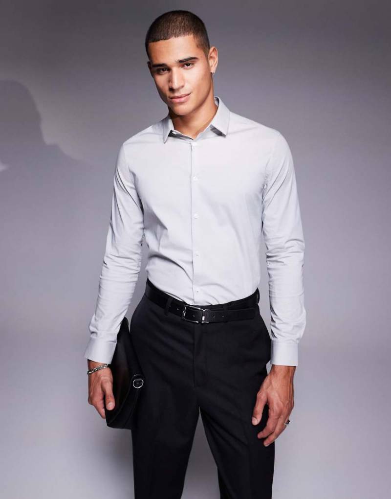 ASOS DESIGN - Schmal geschnittenes Business-Hemd mit Stretch in Grau von ASOS DESIGN