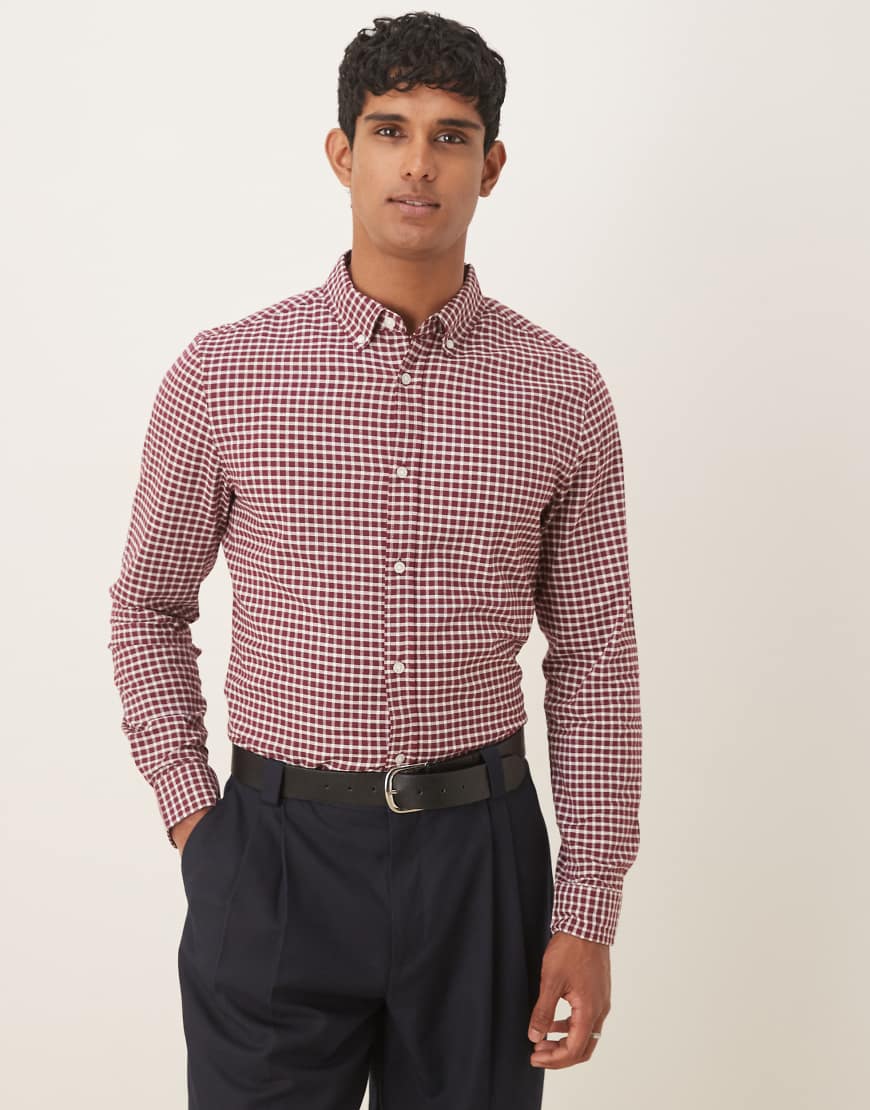 ASOS DESIGN - Schmal geschnittenes Hemd in burgunderrot kariert ASOS DESIGN - Schmal geschnittenes Hemd in burgunderrot kariert von ASOS DESIGN