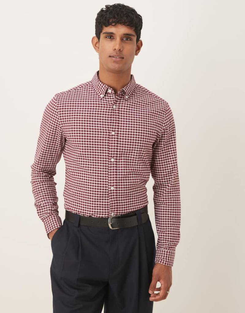 ASOS DESIGN - Schmal geschnittenes Hemd in burgunderrot kariert von ASOS DESIGN