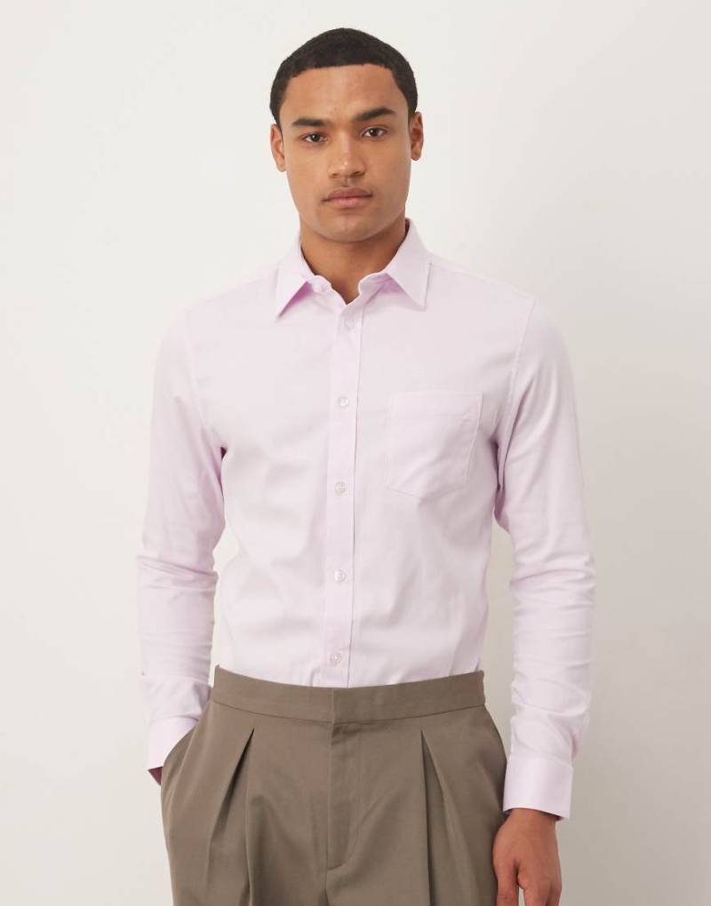 ASOS DESIGN - Schmal geschnittenes Hemd mit Fischgrätmuster in Rosa von ASOS DESIGN
