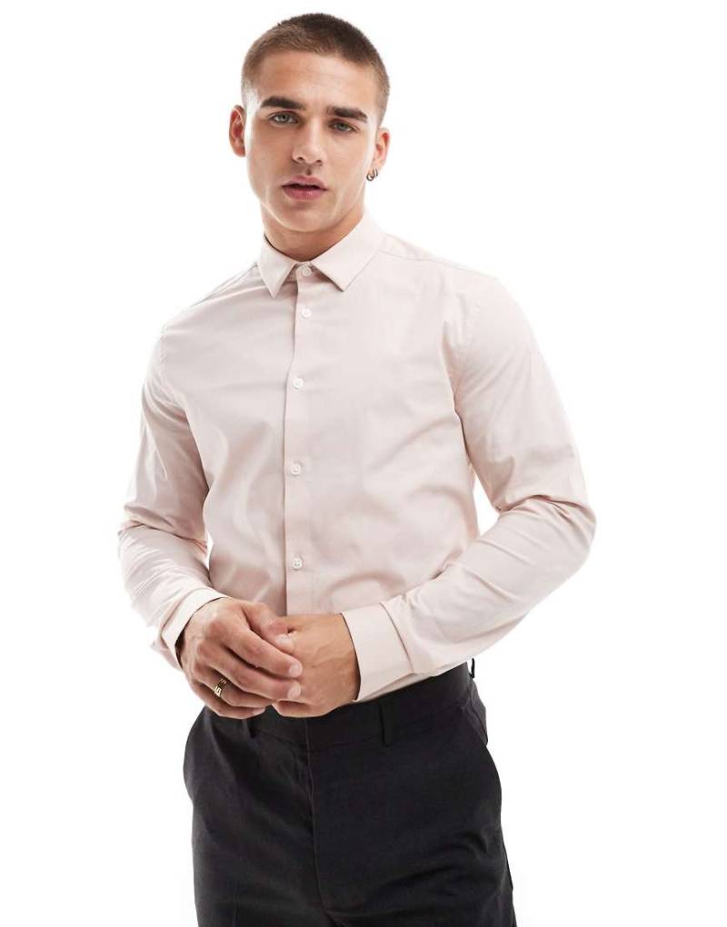 ASOS DESIGN - Schmal geschnittenes Popeline-Hemd in Blassrosa ASOS DESIGN - Schmal geschnittenes Popeline-Hemd in Blassrosa von ASOS DESIGN