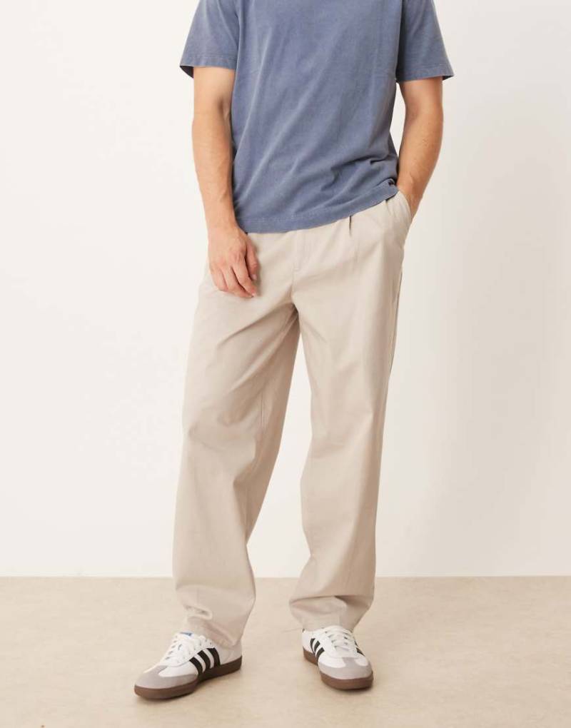 ASOS DESIGN - Elegante, schmal zulaufende Chinohose in Steinbeige-Grau von ASOS DESIGN