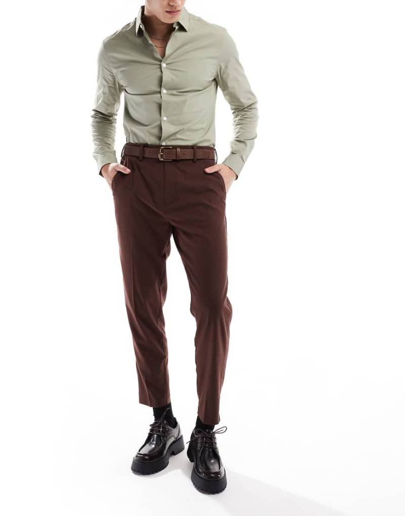 ASOS DESIGN - Schmal zulaufende, elegante Hose in Braun von ASOS DESIGN