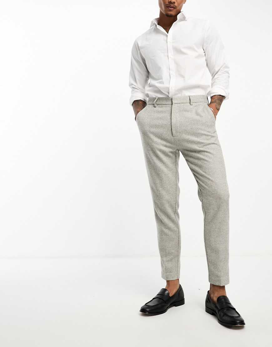 ASOS DESIGN - Schmal zulaufende, elegante Hose in Grau mit feiner Struktur ASOS DESIGN - Schmal zulaufende, elegante Hose in Grau mit feiner Struktur von ASOS DESIGN
