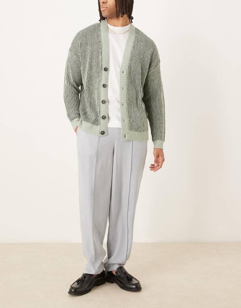 ASOS DESIGN - Elegante, schmal zulaufende Oversize-Hose in Grau-Rot von ASOS DESIGN