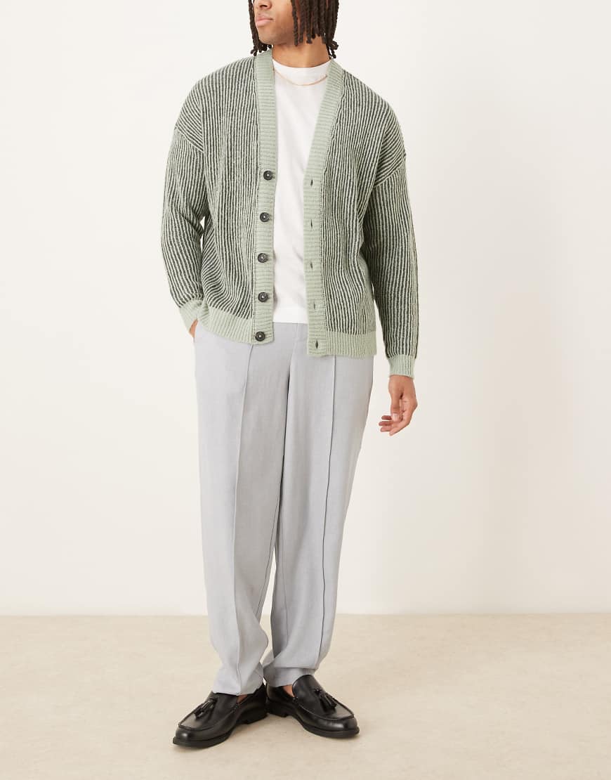 ASOS DESIGN - Elegante, schmal zulaufende Oversize-Hose in Grau-Rot ASOS DESIGN - Elegante, schmal zulaufende Oversize-Hose in Grau-Rot von ASOS DESIGN