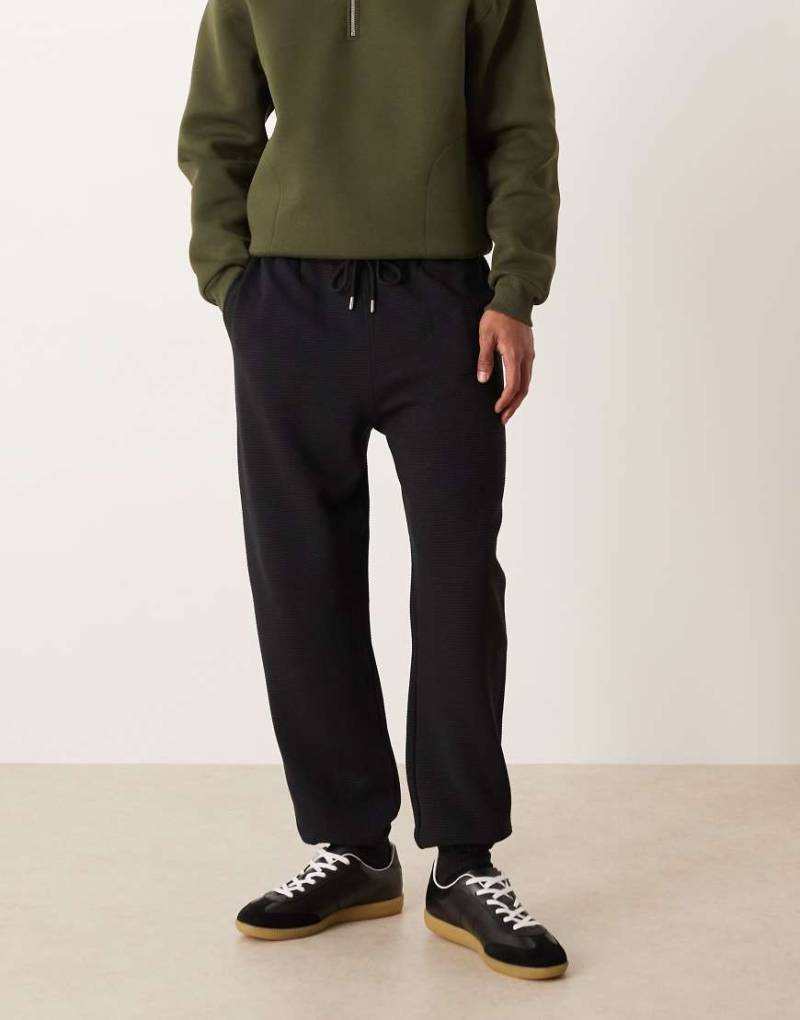 ASOS DESIGN - Schmal zulaufende, gerippte Jogginghose in Schwarz, Kombiteil von ASOS DESIGN