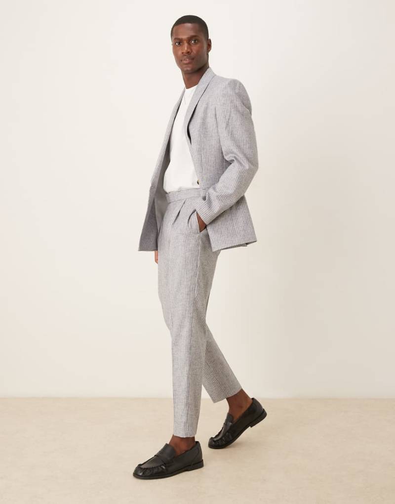 ASOS DESIGN - Schmal zulaufende Anzughose in Blau gestreift mit Leinenanteil ASOS DESIGN - Schmal zulaufende Anzughose in Blau gestreift mit Leinenanteil von ASOS DESIGN