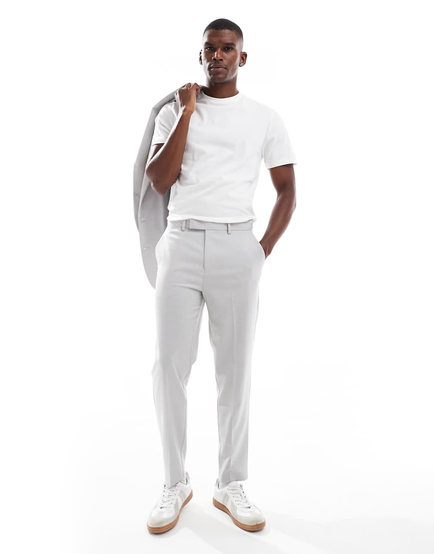 ASOS DESIGN - Schmal zulaufende Anzughose in Eisgrau ASOS DESIGN - Schmal zulaufende Anzughose in Eisgrau von ASOS DESIGN