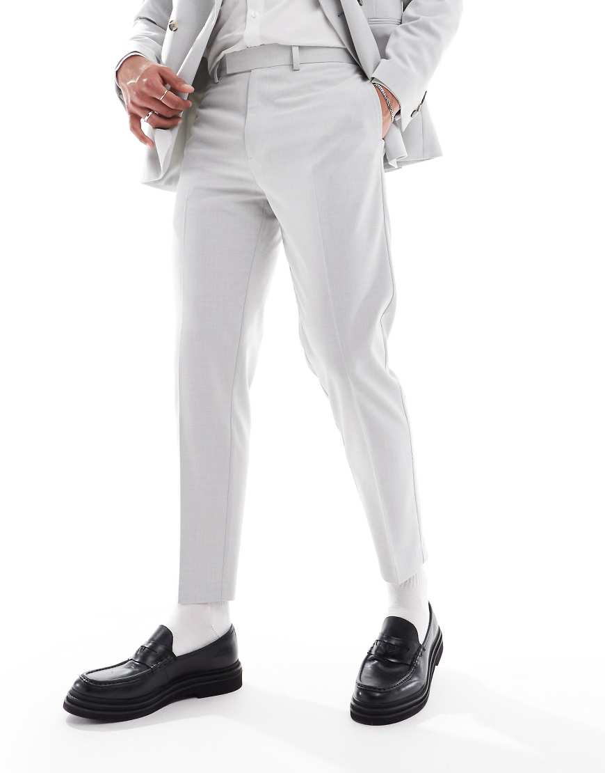 ASOS DESIGN - Schmal zulaufende Anzughose in Eisgrau ASOS DESIGN - Schmal zulaufende Anzughose in Eisgrau von ASOS DESIGN