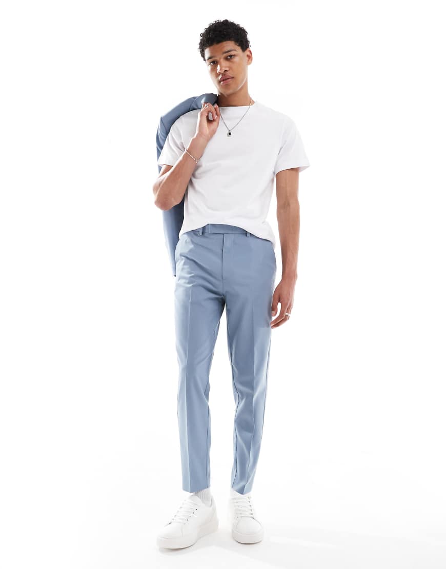 ASOS DESIGN - Schmal zulaufende Anzughose in Hellblau ASOS DESIGN - Schmal zulaufende Anzughose in Hellblau von ASOS DESIGN