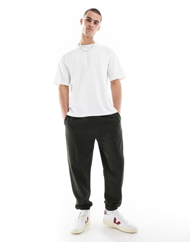 ASOS DESIGN - Schmal zulaufende Basic-Jogginghose in Dunkelgrün von ASOS DESIGN