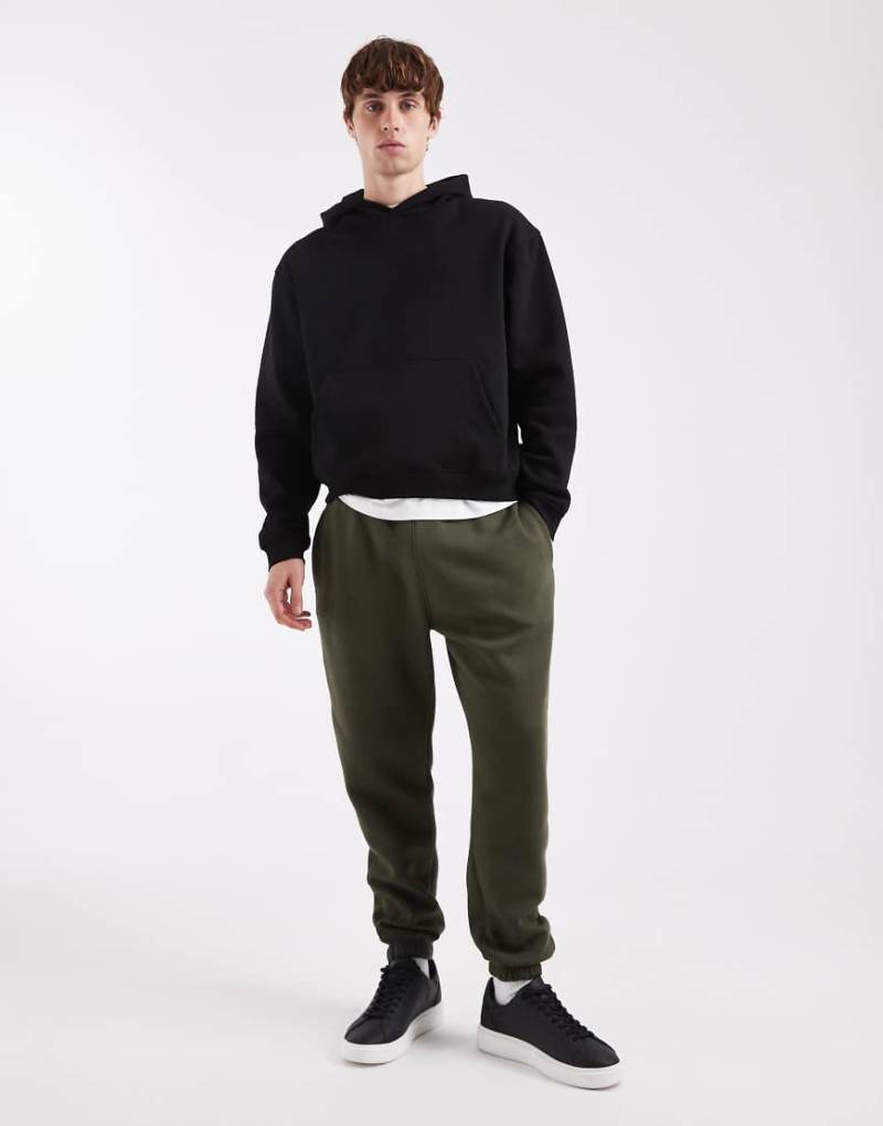 ASOS DESIGN - Schmal zulaufende Basic-Jogginghose in Grün von ASOS DESIGN