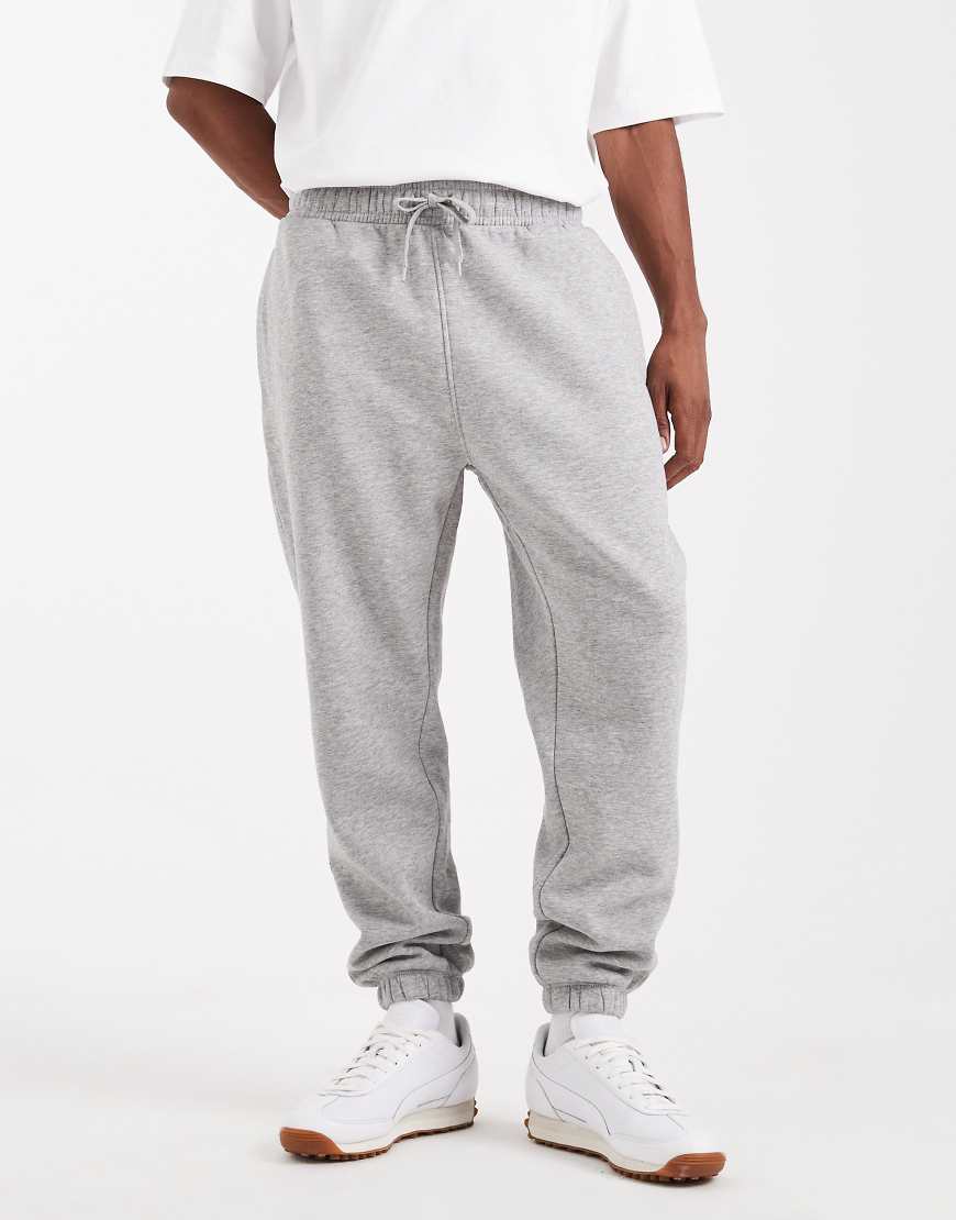 ASOS DESIGN - Schmal zulaufende Basic-Jogginghose in grau meliert ASOS DESIGN - Schmal zulaufende Basic-Jogginghose in grau meliert von ASOS DESIGN